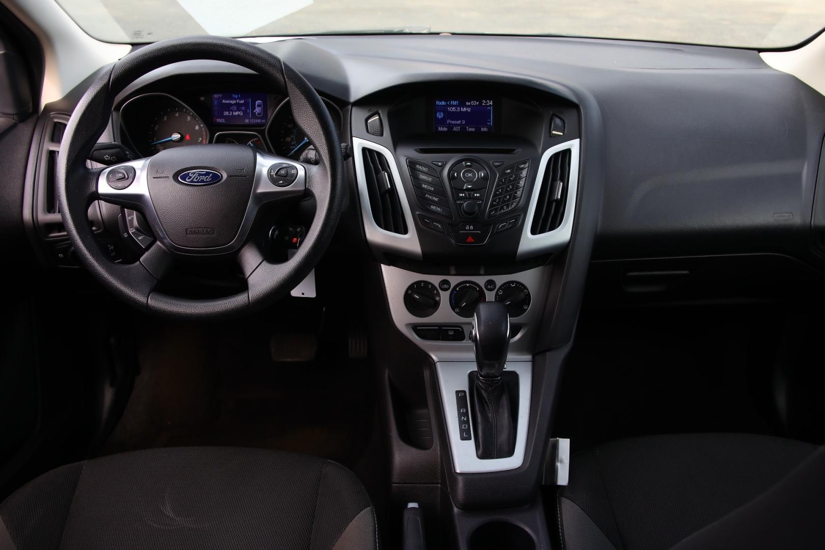 2014 BLACK FORD FOCUS SE Hatch (1FADP3K23EL) with an 2.0L L4 DOHC 16V engine, 5-SPEED MANUAL OR 6-SPEED AUTOMATIC transmission, located at 420 E. Kingsbury St., Seguin, TX, 78155, (830) 401-0495, 29.581060, -97.961647 - Photo#12